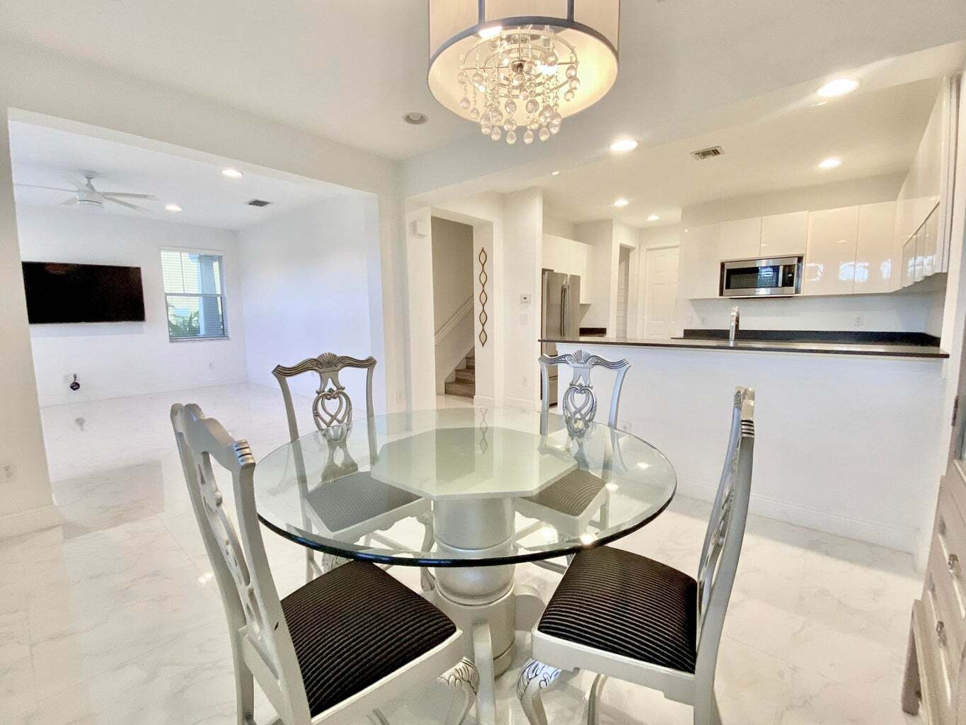Building Photo - 850 Millbrae Ct