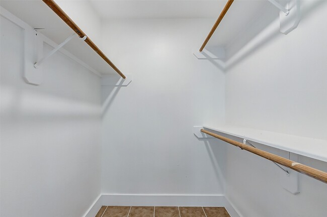 Building Photo - 21892 Silver Oak Ct
