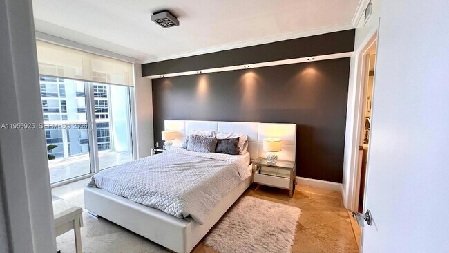 Building Photo - 1830 S Ocean Dr