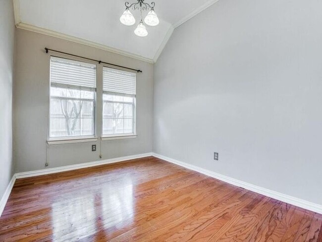 Building Photo - Gorgeous 1.5 story home with media equipment