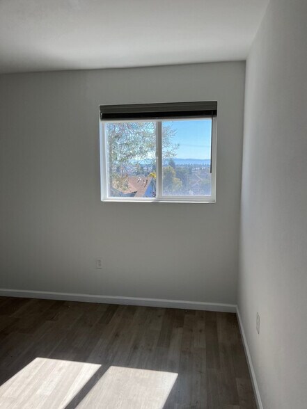 Building Photo - 2204 E 24th St