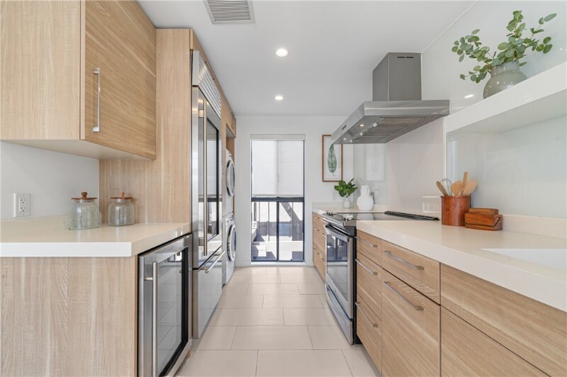 Building Photo - 7324 Marina Pacifica Dr N