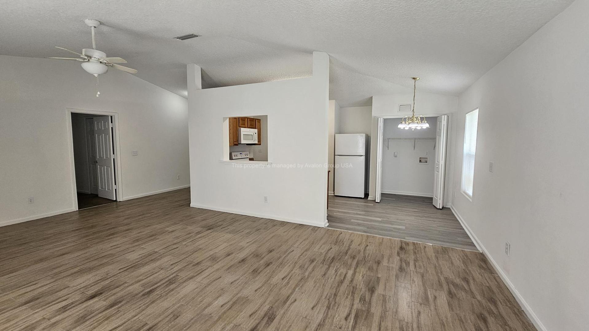 Building Photo - 9453 Thorn Glen Rd
