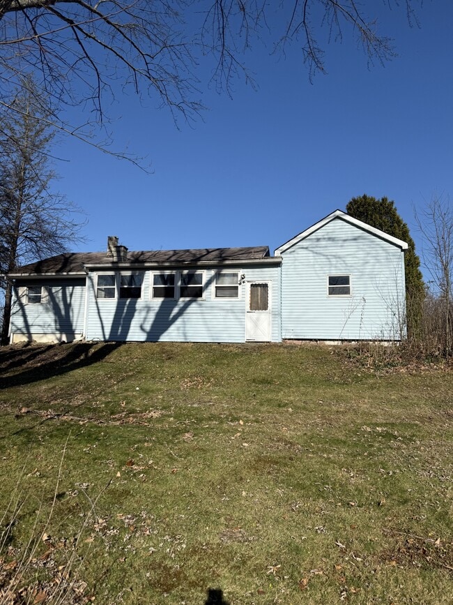 Building Photo - 36 Riverview Rd