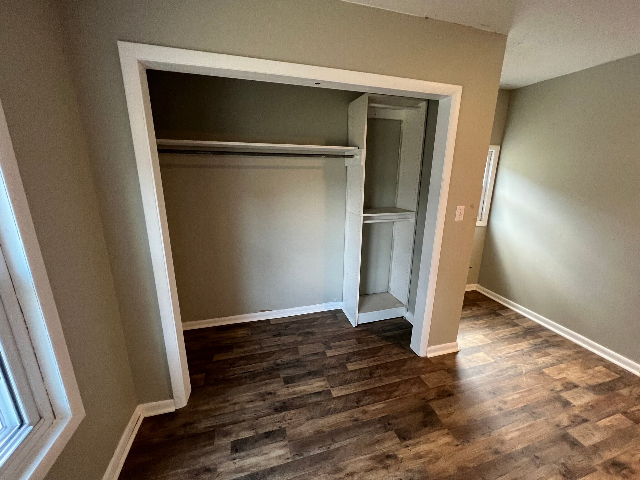 Bedroom #3 closet - 519 Lakeview Ave