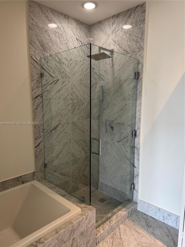 Building Photo - 801 S Miami Ave