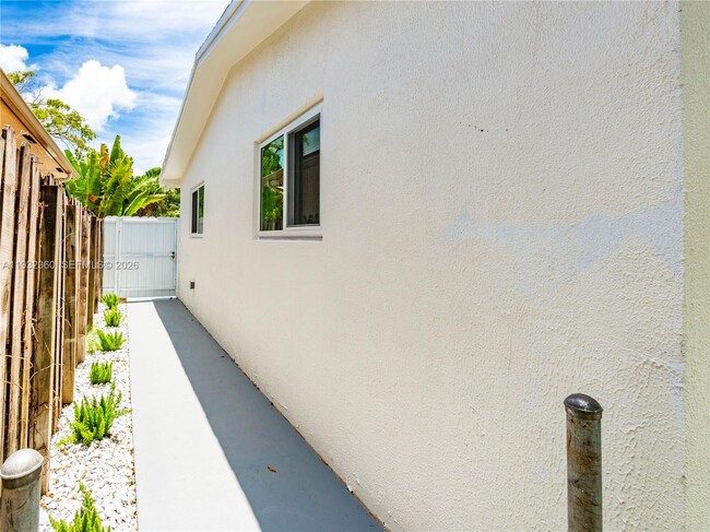 Building Photo - 254 SW 4th St