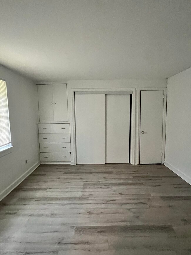 Building Photo - 824 Concord Rd