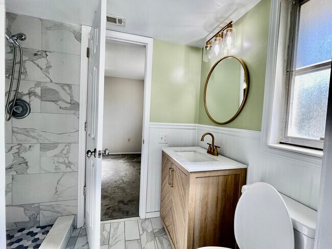 Building Photo - 1943 Sky Dr