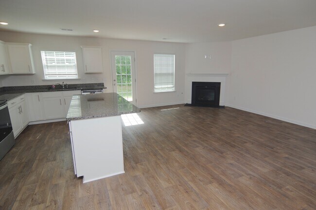 Building Photo - 116 Leslie Silver Dr