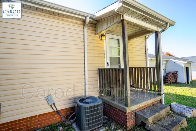 Building Photo - 847 Broad Ave