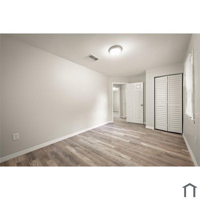 Building Photo - 5195 Cypress Crest Ln