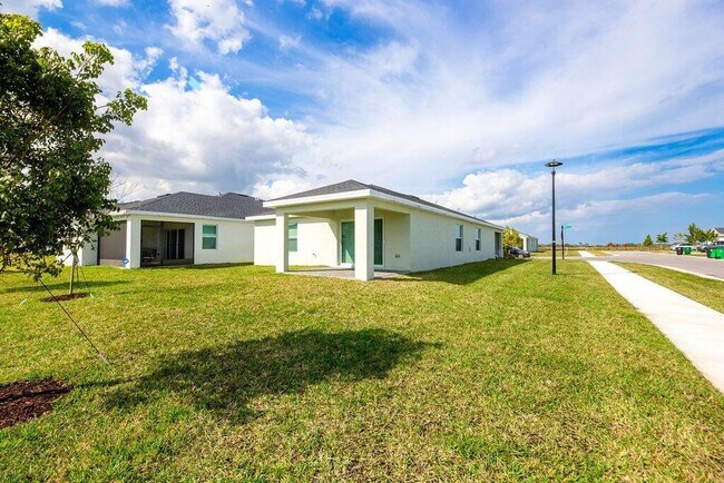 Building Photo - 11146 NW Fernbrook Dr