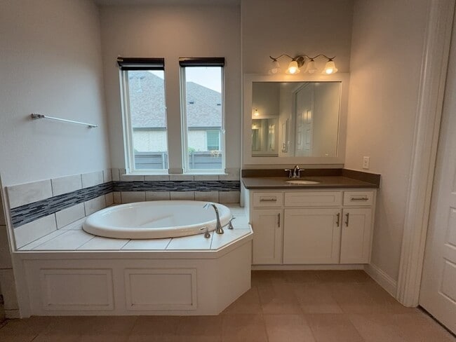 Building Photo - 7021 Lookout Ln