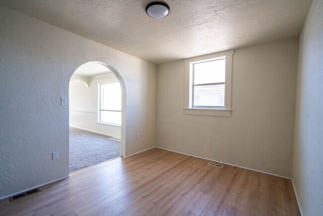 Building Photo - Spacious & Updated 5 Bed Home in Prime Ogden Location