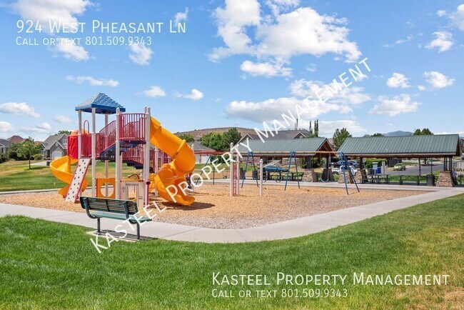 Building Photo - 924 W Pheasant Ln