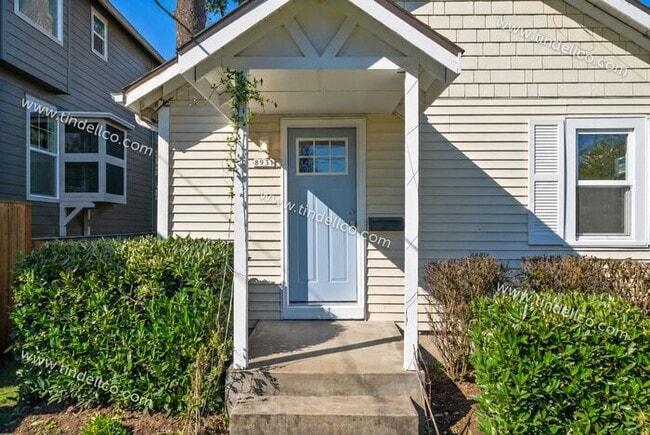 Building Photo - Charming 1-Bedroom Home in Portsmouth with A/C, Fenced Yard & Off-Street Parking