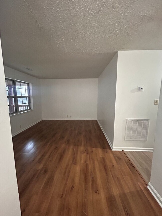 Building Photo - 3624-3626shi