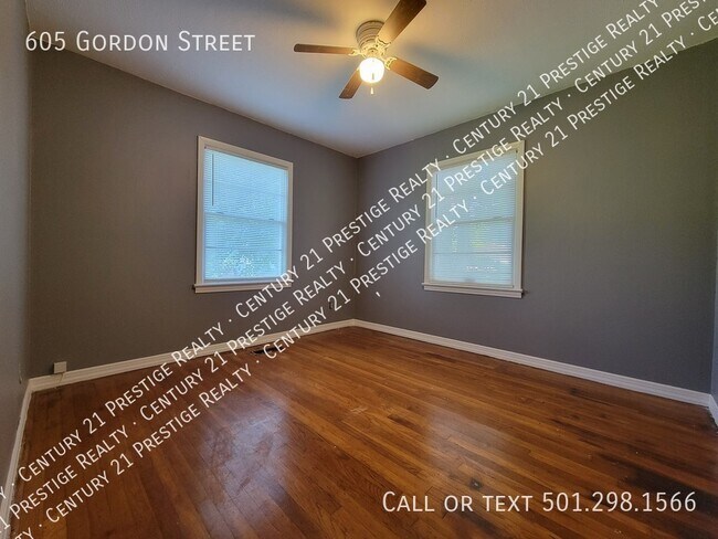 Building Photo - 605 Gordon St