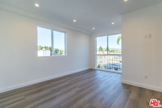 Building Photo - 5323 Ben Ave