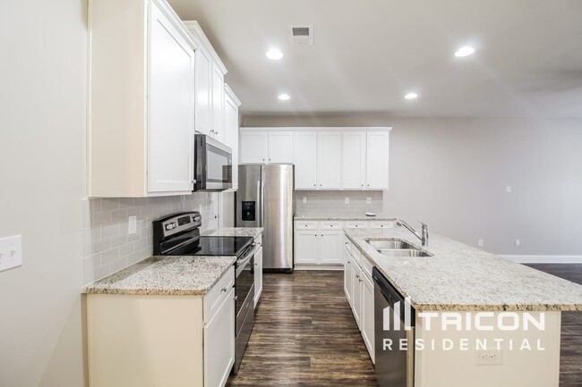 Building Photo - 489 Trickum Hill Dr
