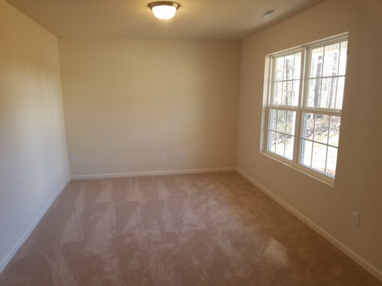 Building Photo - 2633 Taton Ct