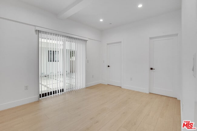Building Photo - 438 E 28th St