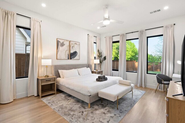 Building Photo - 8922 San Benito Way