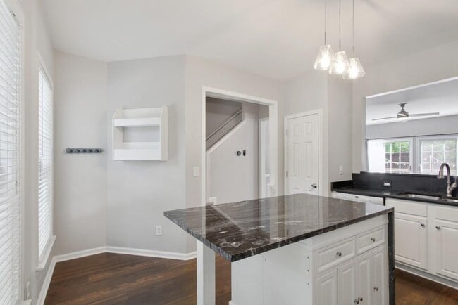 Building Photo - 3563 Views Trce