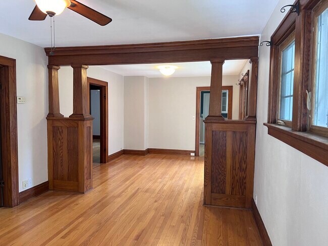 Living room & dinning room - 627 Knickerbocker St