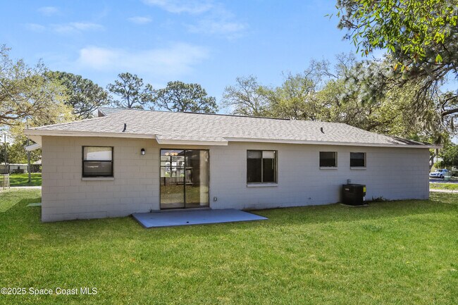 Building Photo - 1190 Wedgewood Ln