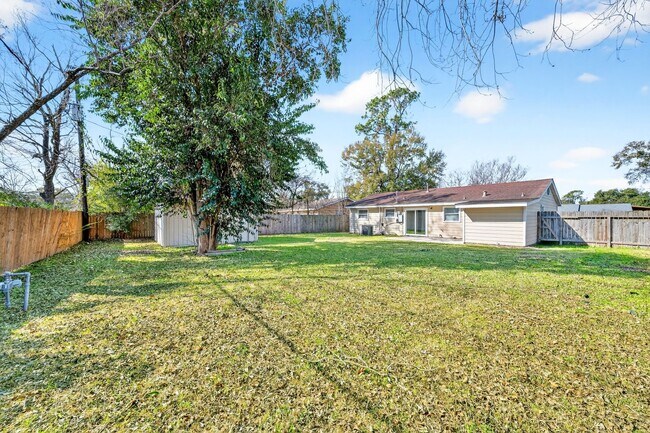 Building Photo - 7726 Claiborne St