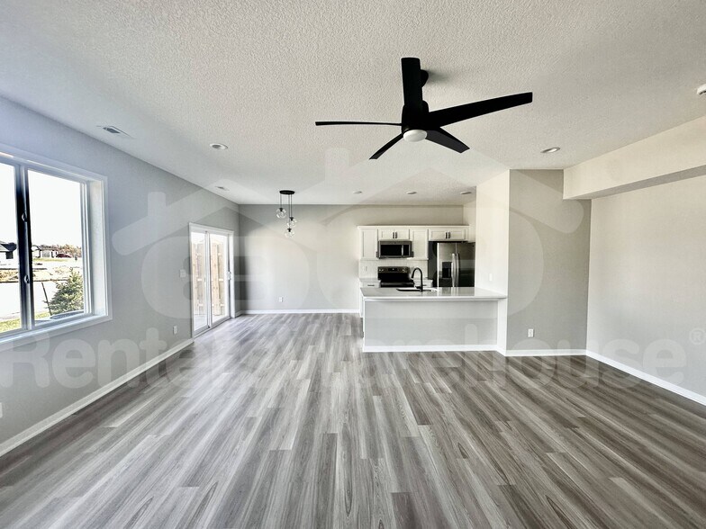 Building Photo - 7000 Lake Hill Dr