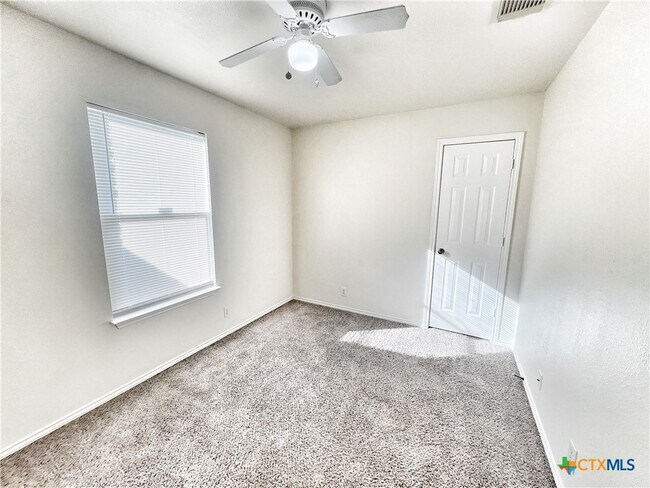 Building Photo - 236 Alves Ln