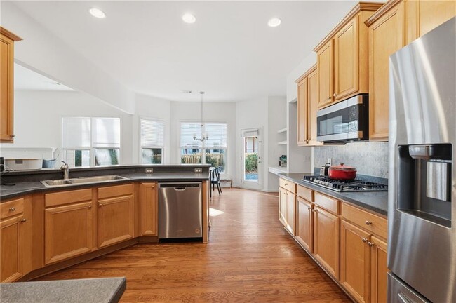 Building Photo - 2050 Willshire Glen