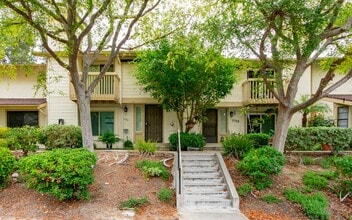 Building Photo - 3 Bedroom, 2.5 Bathroom Townhome!