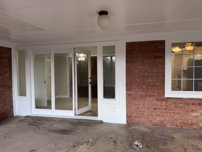 Building Photo - 2118 Westbrook Ave