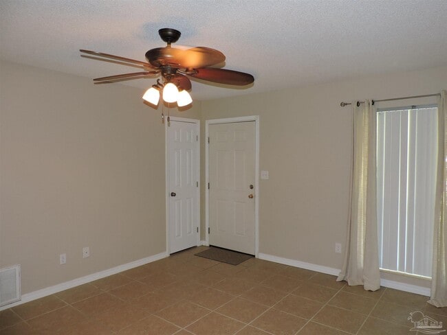 Building Photo - 1020 Sagebrush Trail