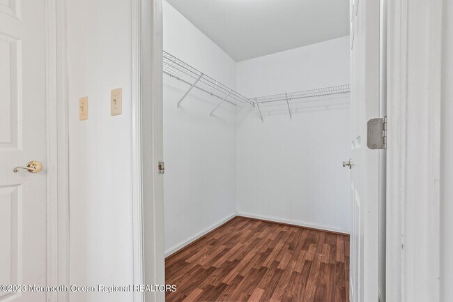 Building Photo - 19 Persimmon Ln