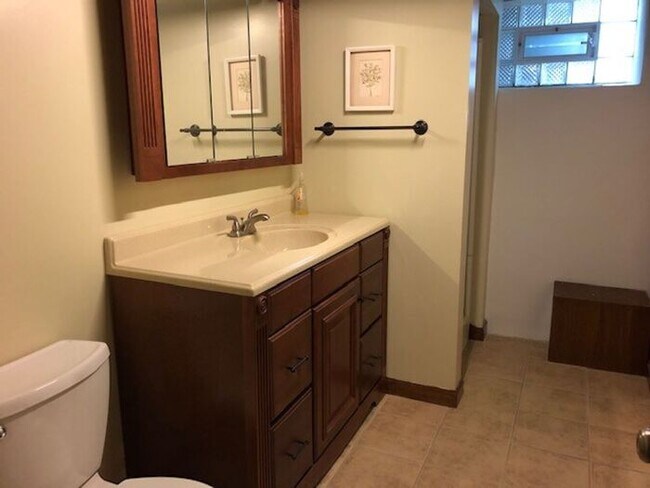 Building Photo - 3 Bedroom Home for rent 19152