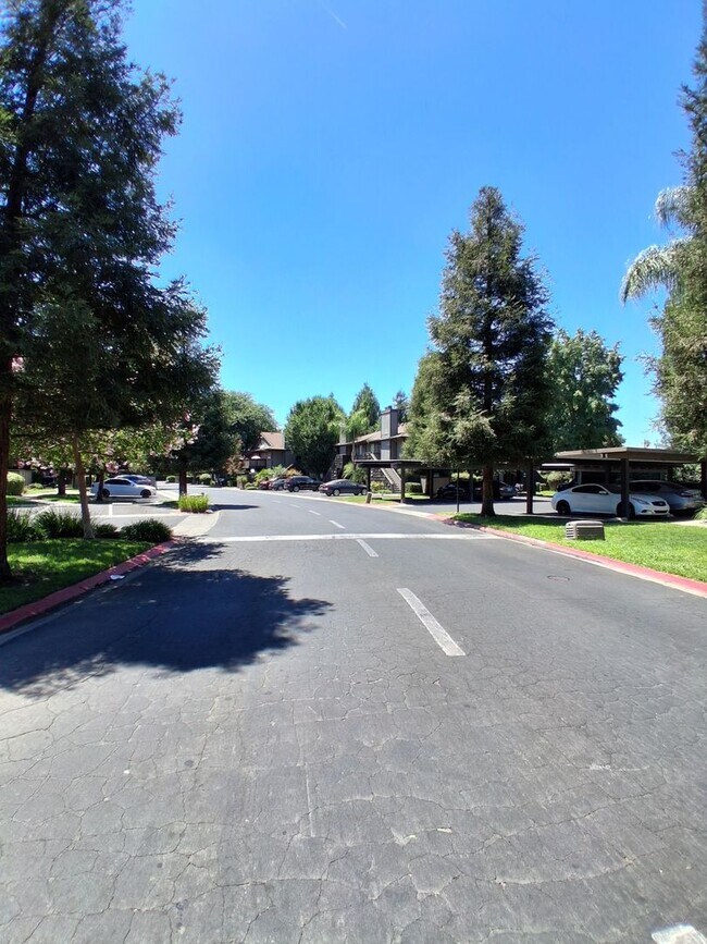 Building Photo - MOVE-IN SPECIAL: HALF OFF THE 1ST MONTH'S RENT – Beautifully Updated 2 Bedroom, 1 Bathroom Condo!