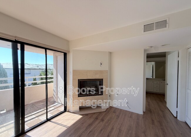 Building Photo - 5726 La Jolla Blvd