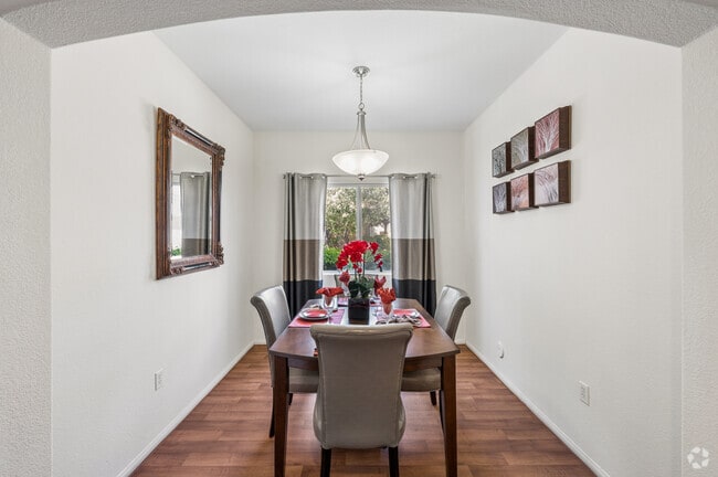 Windsor - 1,110SF - Dining Room - Noble Park Apartments