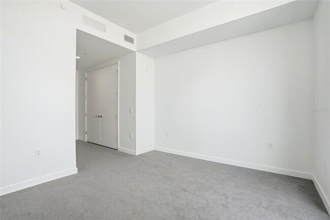 Building Photo - 400 Central Ave