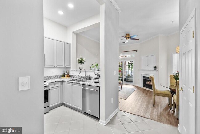 Building Photo - 4951 Brenman Park Dr