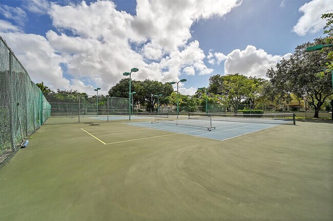 Building Photo - 719 Gardens Dr