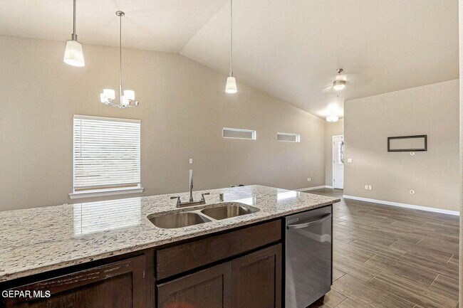 Building Photo - 5933 Ruidoso Downs St