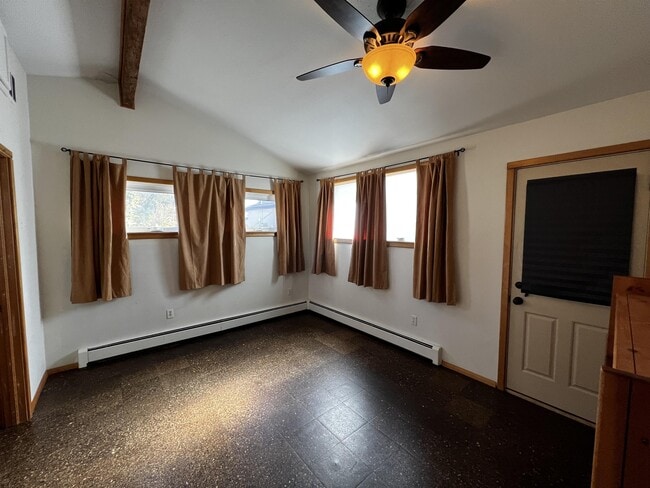 Building Photo - 811 H St