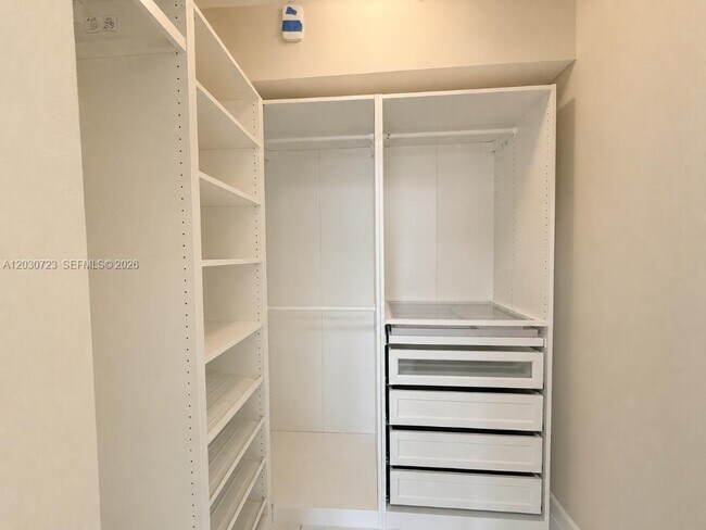 Building Photo - 1300 St Charles Pl