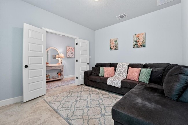 Building Photo - 6312 Empresa Dr